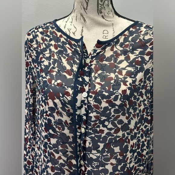 LOFT Blue and Red Buttoned Blouse 🖤♥️ - Picture 3 of 12